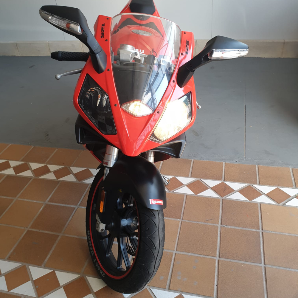 Moto GPR 125 derbi. Año 2006, 12.000 kilómetros